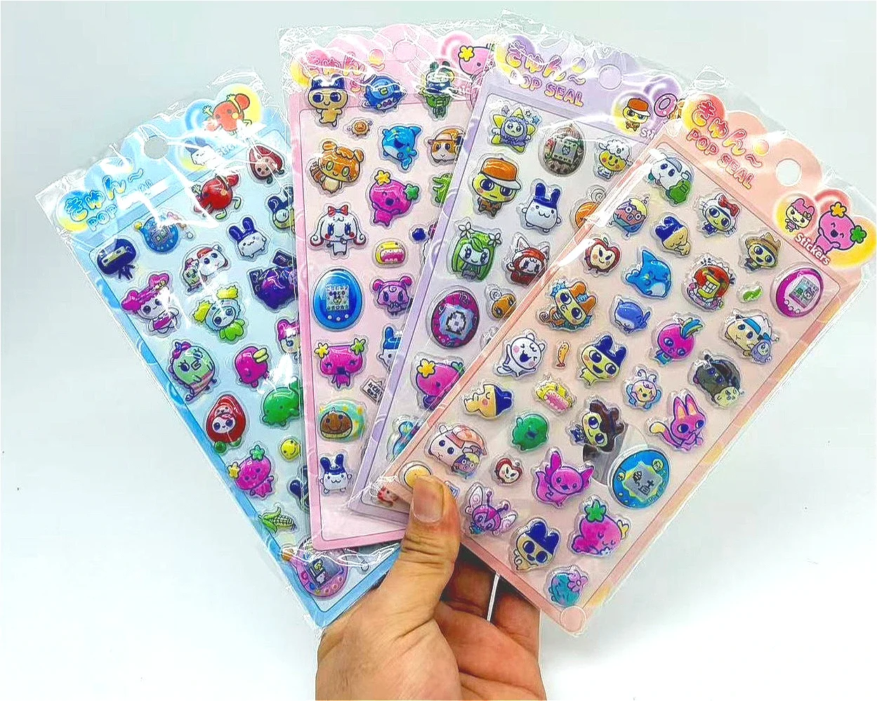 Laptop Accessories Cute - 人気の3D立体ステッカー - かわいいアニメキャラクターのデカール。防水仕様で、子供のノートパソコンのデコレーションや、アニメファンへのプレゼントに最適。
